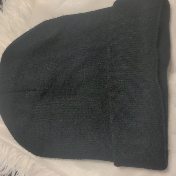 2 black stretch beanies - Picture 3 of 5